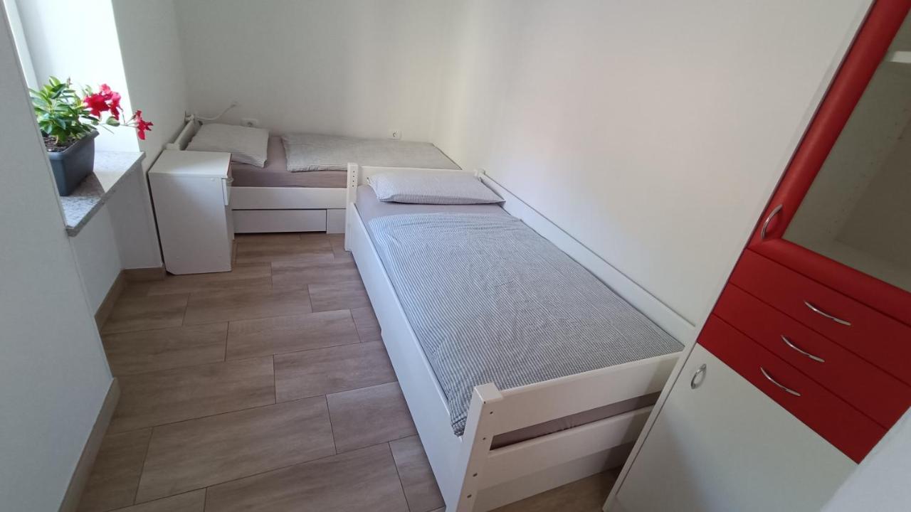 Apartmaji Hrvatin V Kortah Izola Kültér fotó