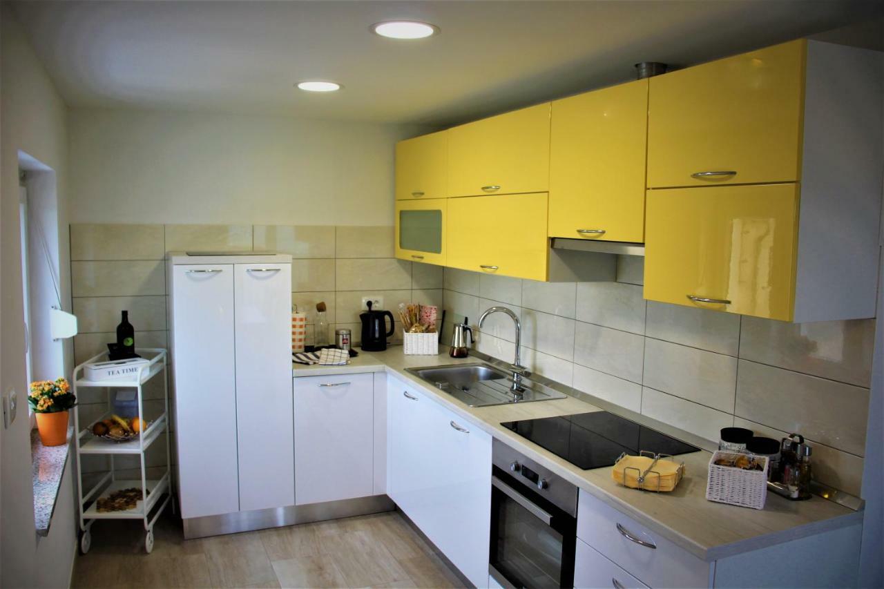 Apartmaji Hrvatin V Kortah Izola Kültér fotó