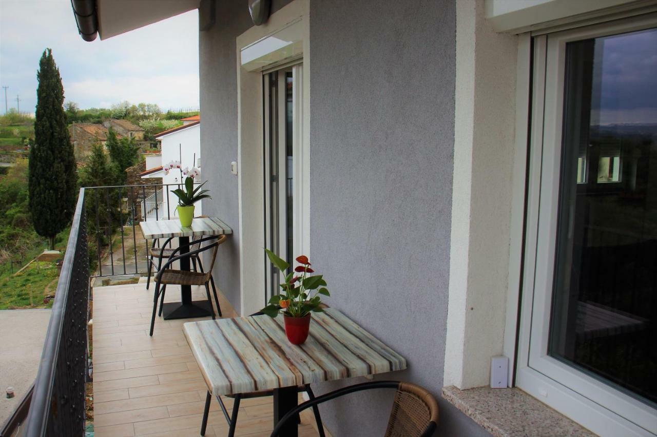 Apartmaji Hrvatin V Kortah Izola Kültér fotó